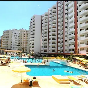 Apartamento Praia Da Rocha Com Piscina, Portimão