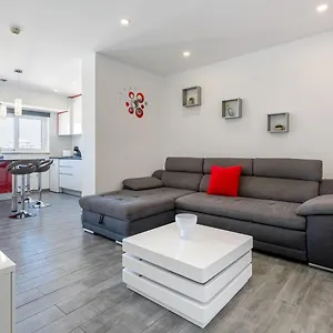 Apartamento Red Velvet 1 Bdr Flat With Balcony By Lovelystay, Portimão